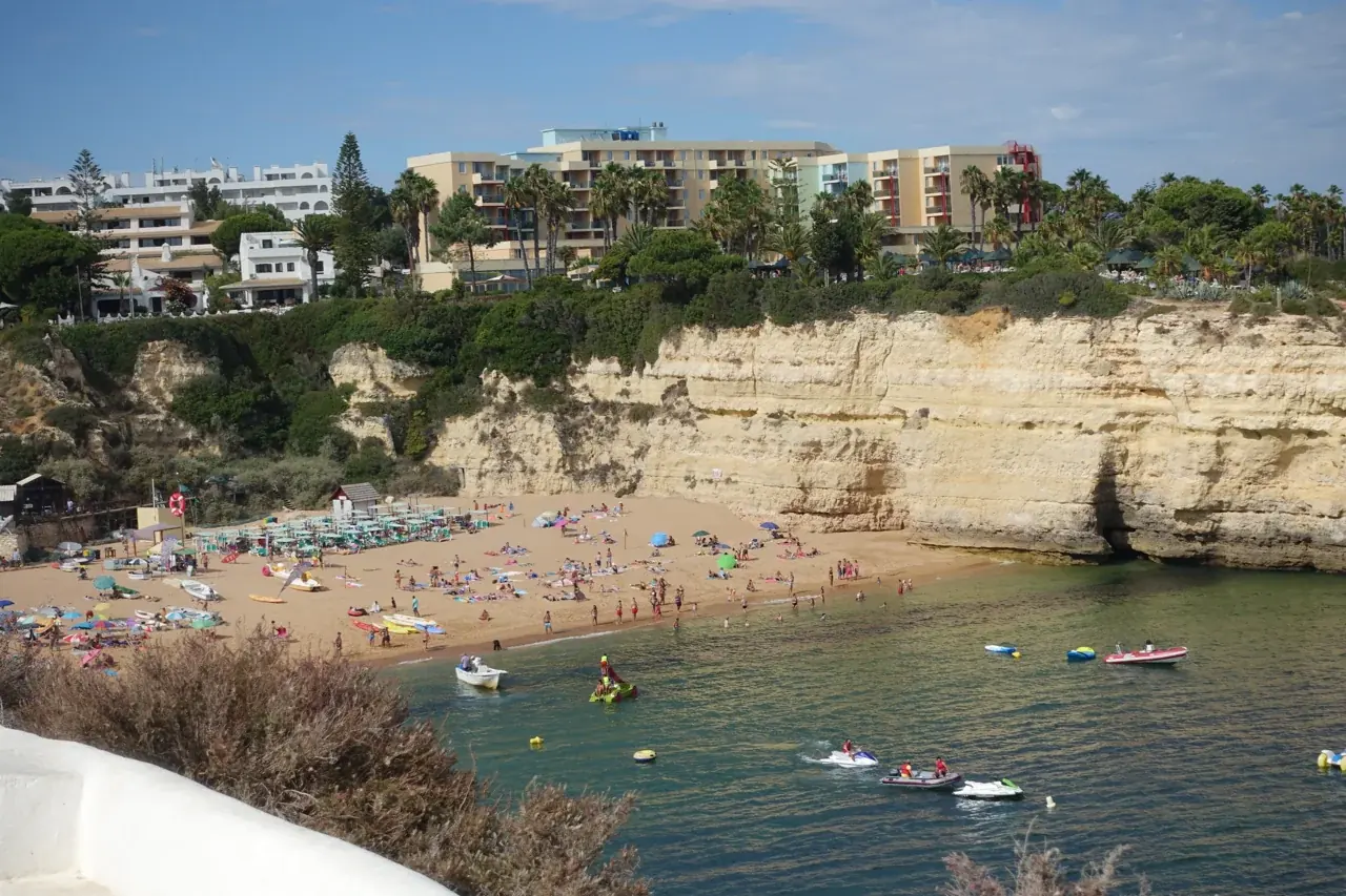 Praia de Nossa Senhora da Rocha